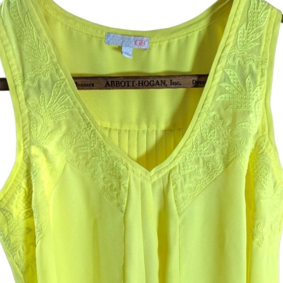 Women's GB Flowy Yellow Tank Hi-Lo with Embroidery Size: Medium - Picture 3 of 12